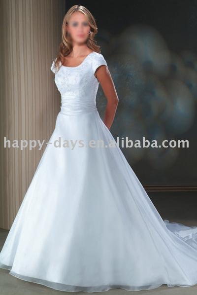 Wedding Apparel with handmade embroidery (Wedding Apparel mit handgemachten Stickereien)