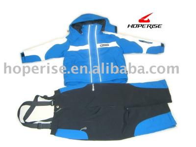 boy`s ski suit (boy `s des vêtements de ski)