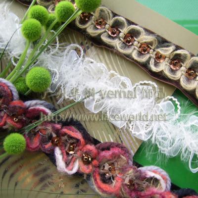 jacquard lace (жаккардовым кружевом)