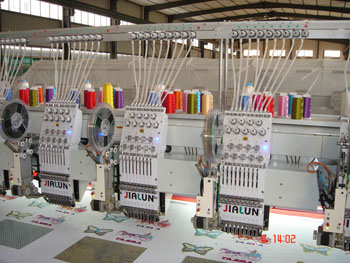 JIALUN high speed embroidery mahcine with sequin device (JIALUN mahcine haute vitesse de broderie avec un dispositif de paillettes)