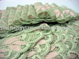 lace trimming (кружевной отделкой)
