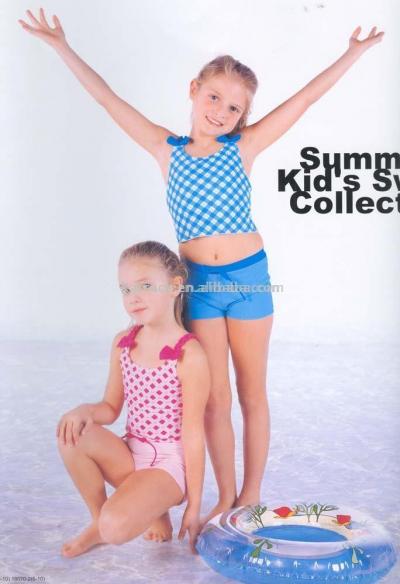 Girl`s Swimsuit (Girl `s maillot de bain)