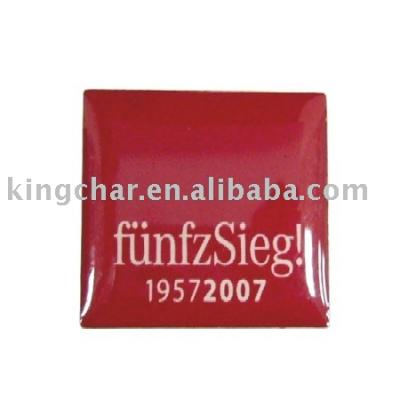 lapel pin (épinglette)