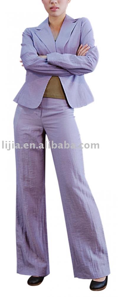 Ladies` suit. (Ladies `costume.)
