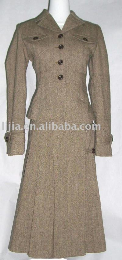 Lady`s wool suit (Lady `s costume de laine)
