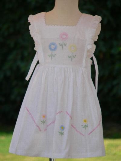 Girl`s Dress / Hand Embroidered (Girl`s Dress / Hand Embroidered)