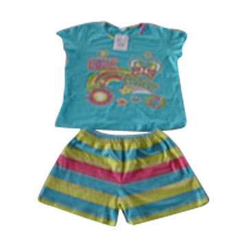 T-Shirt and Short Pants (T-Shirt und kurzer Hose)