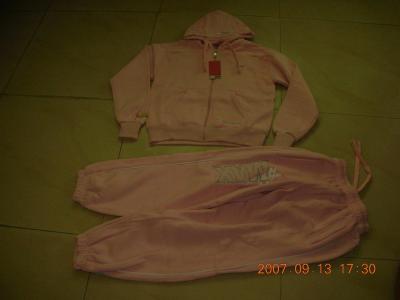 Ladies` jogging suit (Ladies `tenue de jogging)