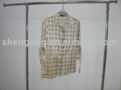 silk shirt (шелковой рубашке)