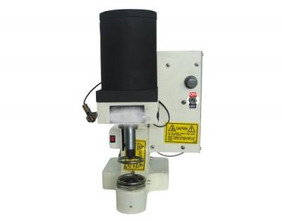 Clothes bottom fastening machine