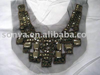 collar (collier)
