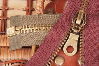 finished metal zipper (fermeture à glissière en métal fini)