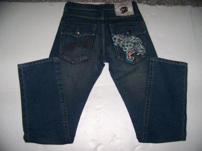 brand name jeans (brand name jeans)