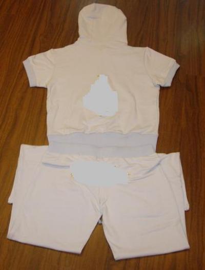 brand name suit (marque costume)