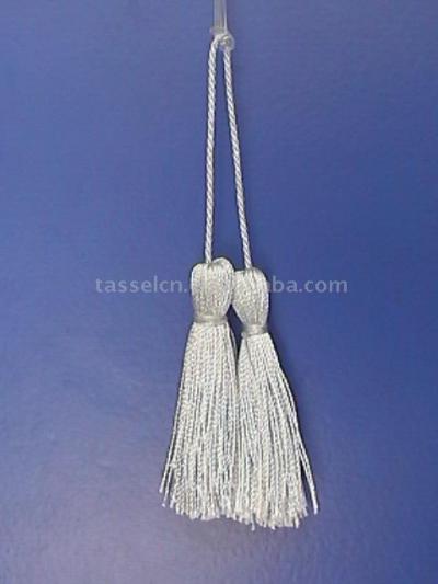 small tassel (petit gland)