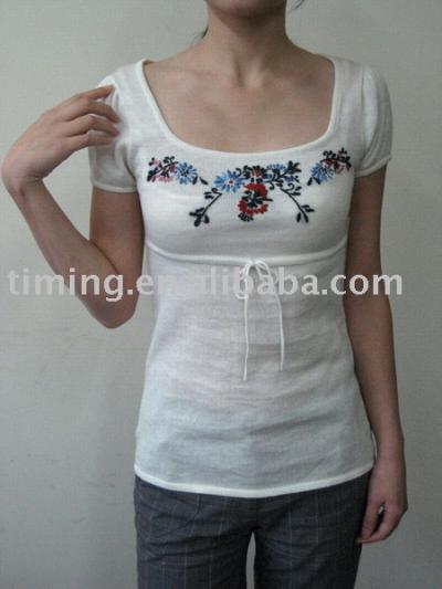 Junior Short-Sleeve Sweater with Handmade Emb.