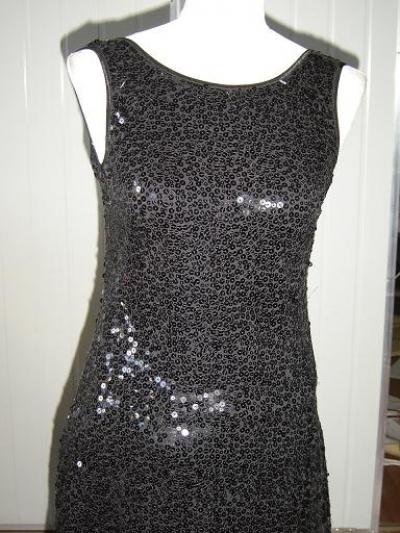 Slim-Fit ärmelloses Kleid (Slim-Fit ärmelloses Kleid)