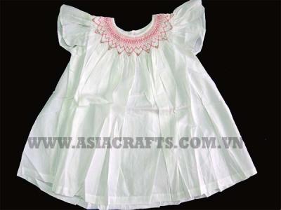 Baby Dresses, Hand Smocked Dress With Design (Baby Kleider-, Hand-Smocked Kleid mit Design)