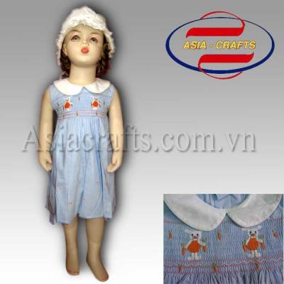 Baby Dresses, Hand Smocked Dress With Design (Baby Kleider-, Hand-Smocked Kleid mit Design)