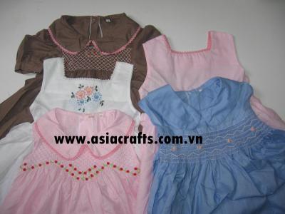 Baby Dress With Embroidery (Baby Kleid mit Stickerei)