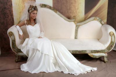 Wedding Gowns 986 With Underskirt