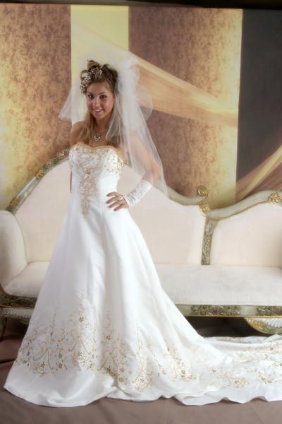 Wedding Gowns N221 With Underskirt