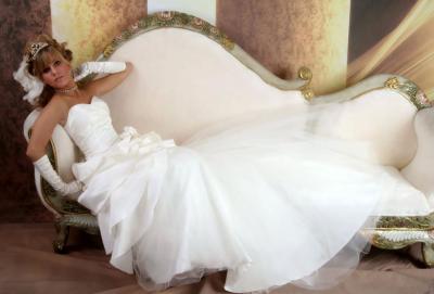 Wedding Gowns N004 With Underskirt