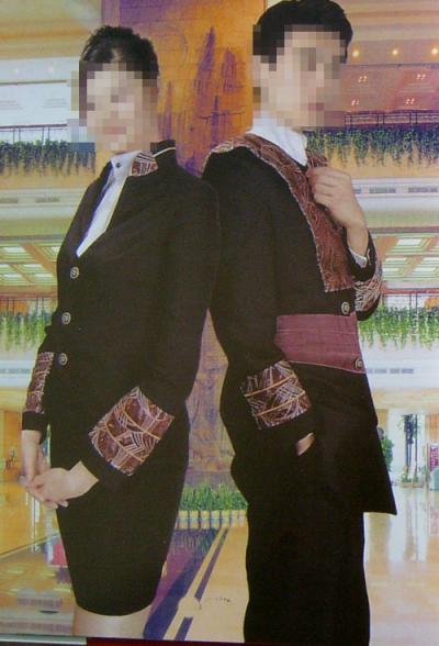 uniform,coat,garment,service clothes,hotel uniform,waiter uniform (uniforme, de manteaux, de vêtements, vêtements de service, uniforme de l`hôte)
