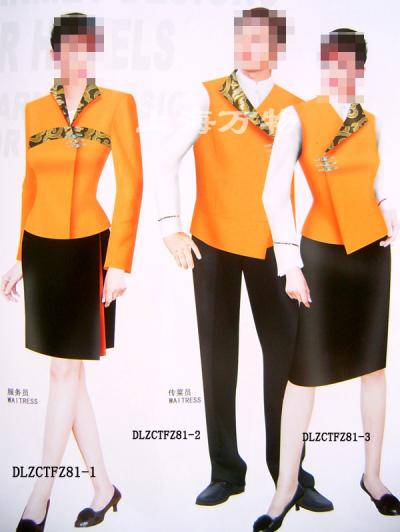 worker uniform in restaurant (работник равномерная в ресторане)