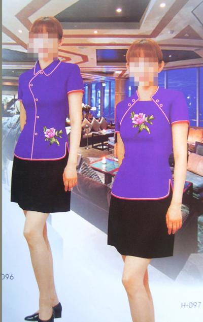 worker uniform in restaurant (работник равномерная в ресторане)