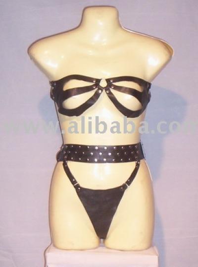 Ladies Leather Undergarments (Mesdames les sous vêtements de cuir)