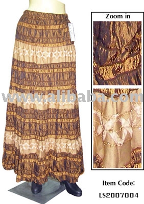 Long Thai Silk Skirt With Lace And Embroidery (Long Thai Seide Rock mit Spitzen und Stickereien)