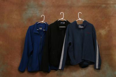 Refurbished Clothing Sweaters (Remis à neuf Vêtements Chandails)