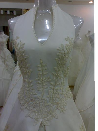 Good Quality And Wide Ranges Of Designs Of Bridal Gowns And Wedding / Evening Dr (Bonne qualité et larges plages des dessins et modèles de robes de mariée et W)