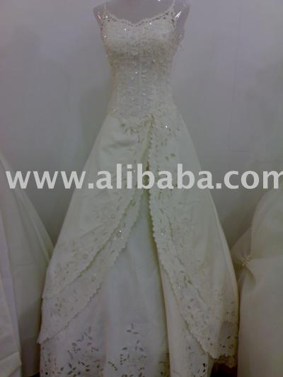 Good Quality And Wide Ranges Of Designs Of Bridal Gowns And Wedding / Evening Dr (Gute Qualität und das breite Bereiche von Mustern von Brautkleider und Wedding)