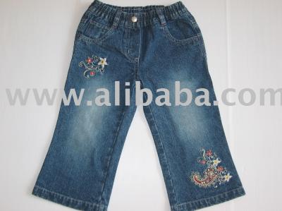 Girls 3 / 4 Capri Denim Jeans With Embroidery