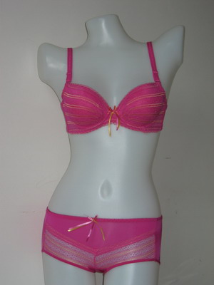 Bra And Panty Set (Soutien-gorge et culotte Set)