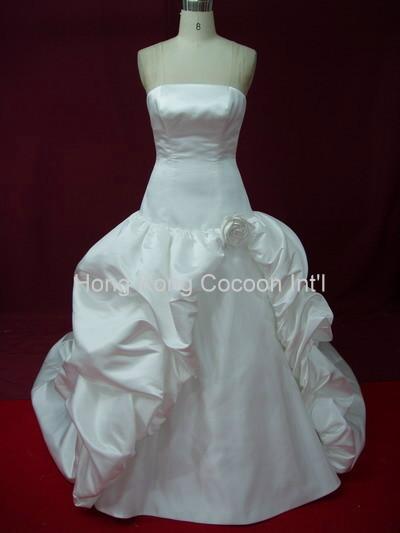 White Wedding Gown (White Wedding Gown)