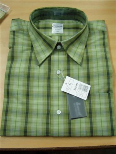 Men`s Short And Long Sleeve Shirts (Men `s Court et chemises à manches longues)