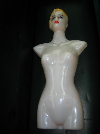 Plastic Mannequin (Пластиковый манекен)