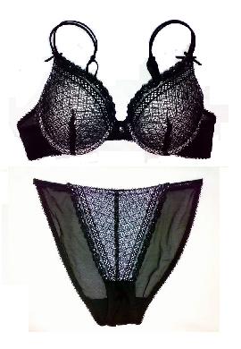 Lace Bra And Panty Set (Soutien-gorge et culotte en dentelle Set)