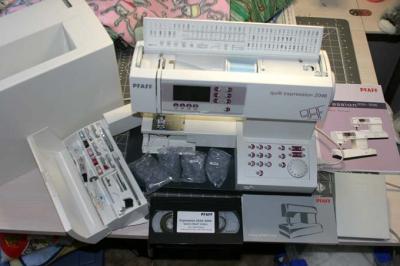 Brand New Pfaff Quilt Expression 2046 Sewing Machine (Brand New Pfaff Quilt Expression 2046 Machine à coudre)