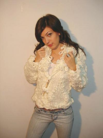 Hand Knitted Wool Sweater (Hand Knitted Wool Sweater)