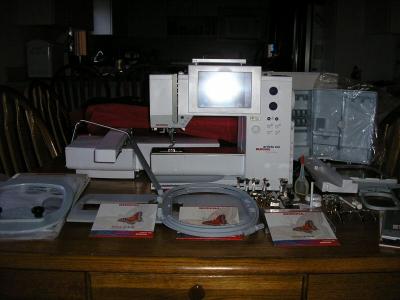 Bernina 200E Sewing %26 Embroidery Machine (Bernina 200E Швейные% 26 вышивальная машина)