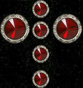 Formal Links And Studs With Red Centers (Des liens officiels et de crampons avec les Centres Rouge)