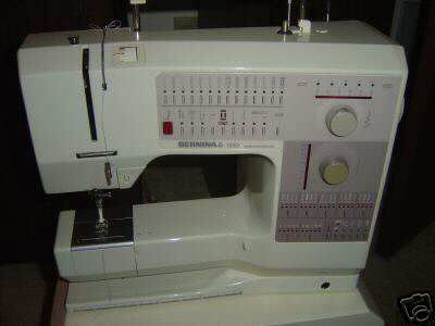 Bernina 1230 Sewing Machine With Accesories