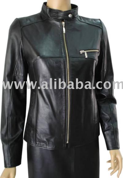 Bike Style Leather Jacket Shown In Black (Bike Style Leather Jacket représentée en noir)