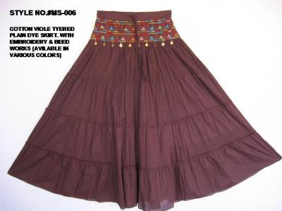 Cotton Voile Tyered Plain Dyed Skirt With Embroidery %26 Beeds (Baumwoll-Voile Tyered Einfarbige Rock mit Stickerei 26% Beeds)