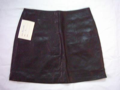 Leather Skirt (Jupe en cuir)