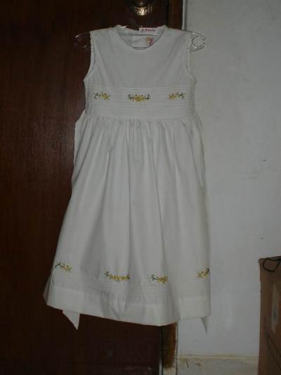 Hand Embroidered Girls` Dress (Рука Вышитая Girls `платье)